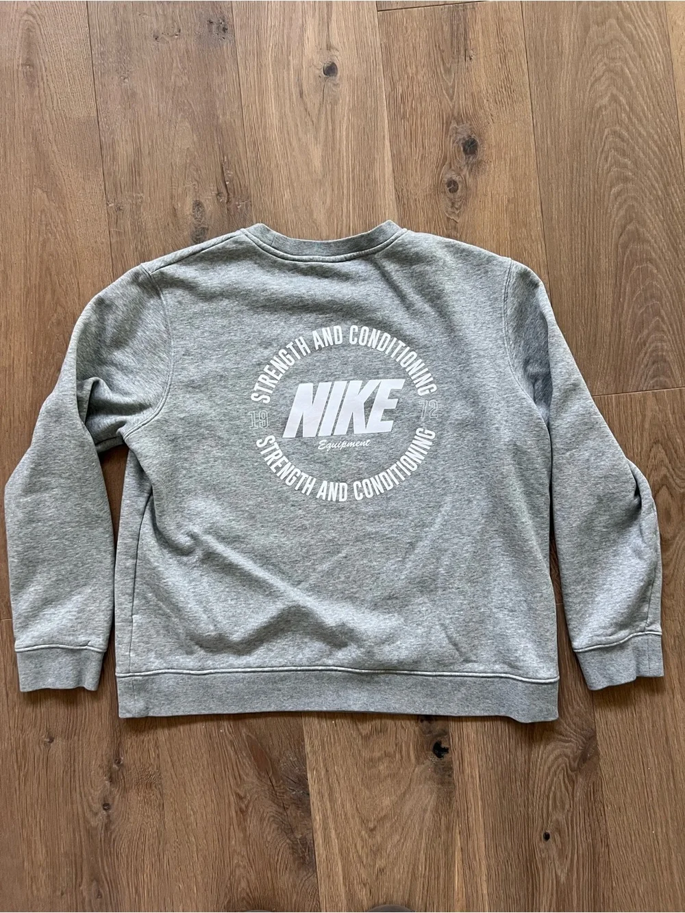 Nike Strength Gray Fleece Crewneck Sweatshirt Large Training Gym Pullover